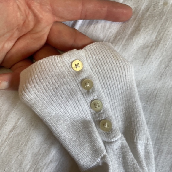 Light sweater for women; old navy size med - Picture 5 of 5